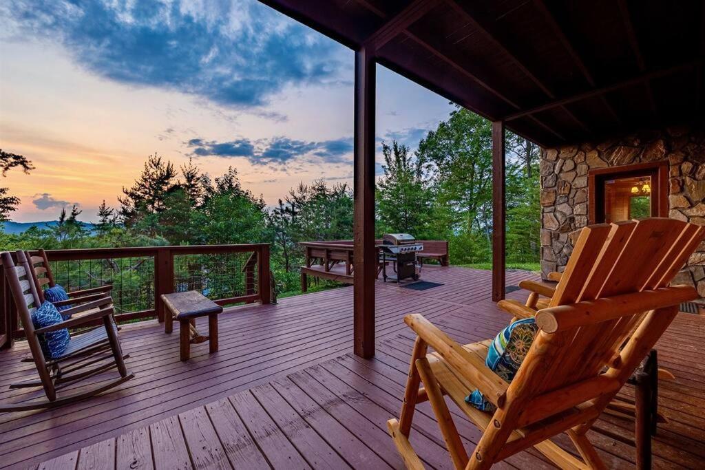 Panorama Mountain View Cabin, Less Than 10 Miles From Gatlinburg And Dollywood, Dog Friendly, 6 Bedrooms Sleeps 17, Fire Pit, Hottub, Washer Dryer, Fully Loaded Kitchen, Gameroom With A Tv, Pool Table, Arcade, Air Hockey, And Foosball Sevierville Exterior foto