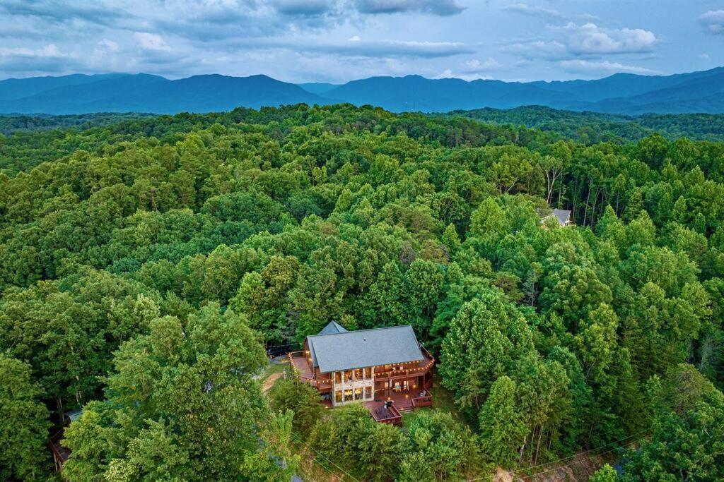 Panorama Mountain View Cabin, Less Than 10 Miles From Gatlinburg And Dollywood, Dog Friendly, 6 Bedrooms Sleeps 17, Fire Pit, Hottub, Washer Dryer, Fully Loaded Kitchen, Gameroom With A Tv, Pool Table, Arcade, Air Hockey, And Foosball Sevierville Exterior foto
